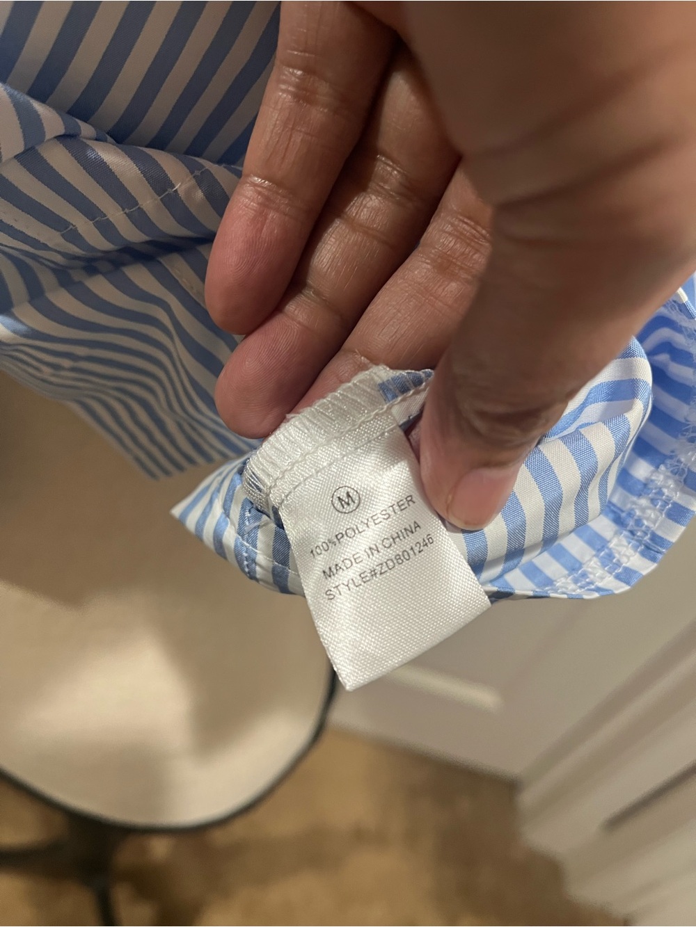 FASHION NOVA BLUE AND WHITE CROPPED BUTTON UP TOP - Picture 7 of 9